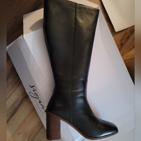 Never worn Journee collection Extra Wide Calf Boots - Picture 2 of 3